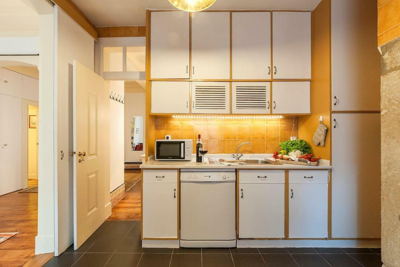 2 bedroom apartment with patio next to Avenida da Liberdade Lissabon Buitenkant foto